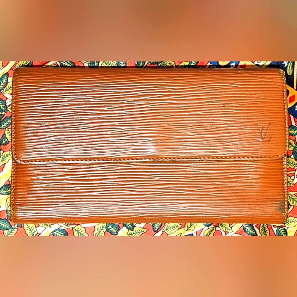 GUC LOUIS VUITTON PORT TRESOR EPI LONG WALLET